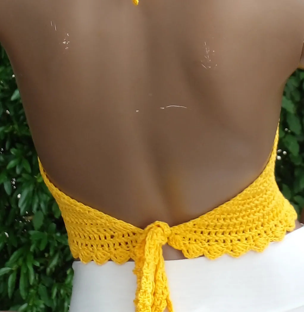 Top dos nu au crochet Giallo de Cachalabibi - détail du dos nu avec le laçage décoratif