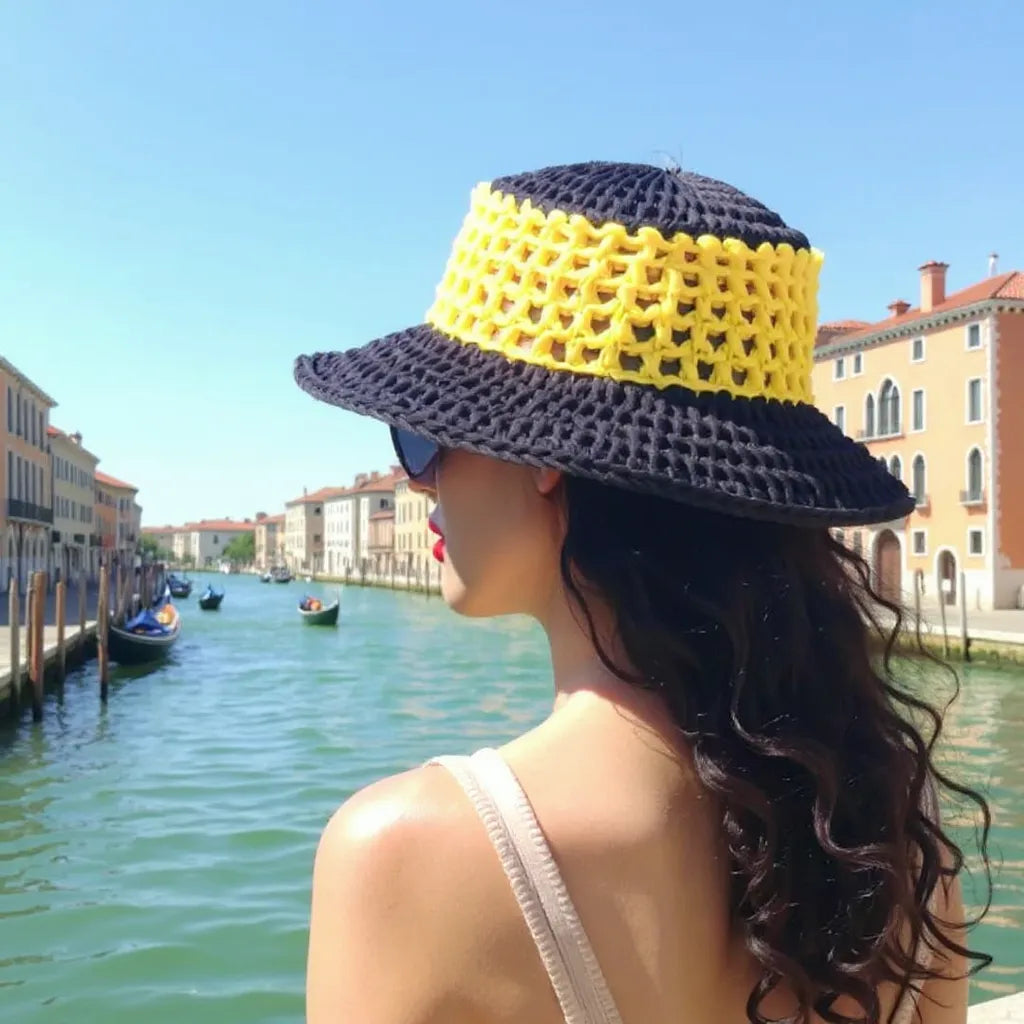 Chapeau Bobbydos au crochet fait main par Cachalabibi et vue de profil arrière