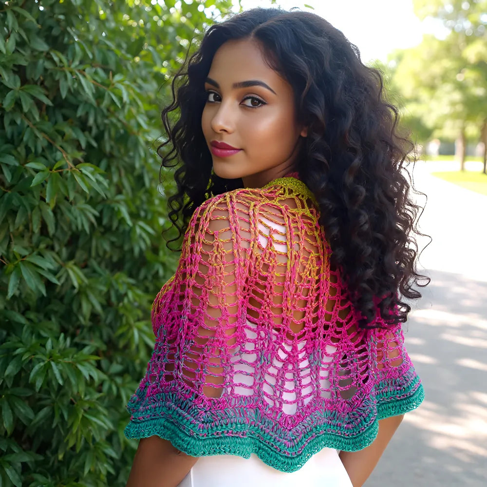 Châle au crochet Arc-en-ciel de Cachalabibi - vue du dos avec le beau dégradé de couleurs vives