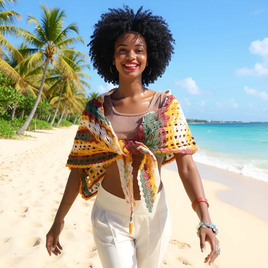 Châle au crochet Mozamba de Cachalabibi - porté par une jeune femme en triangle autour du cou