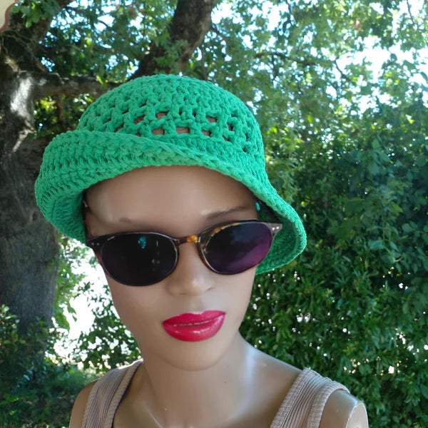Chapeau au crochet Bobbymint de Cachalabibi -  100% coton, gros plan sur le point ajouré
