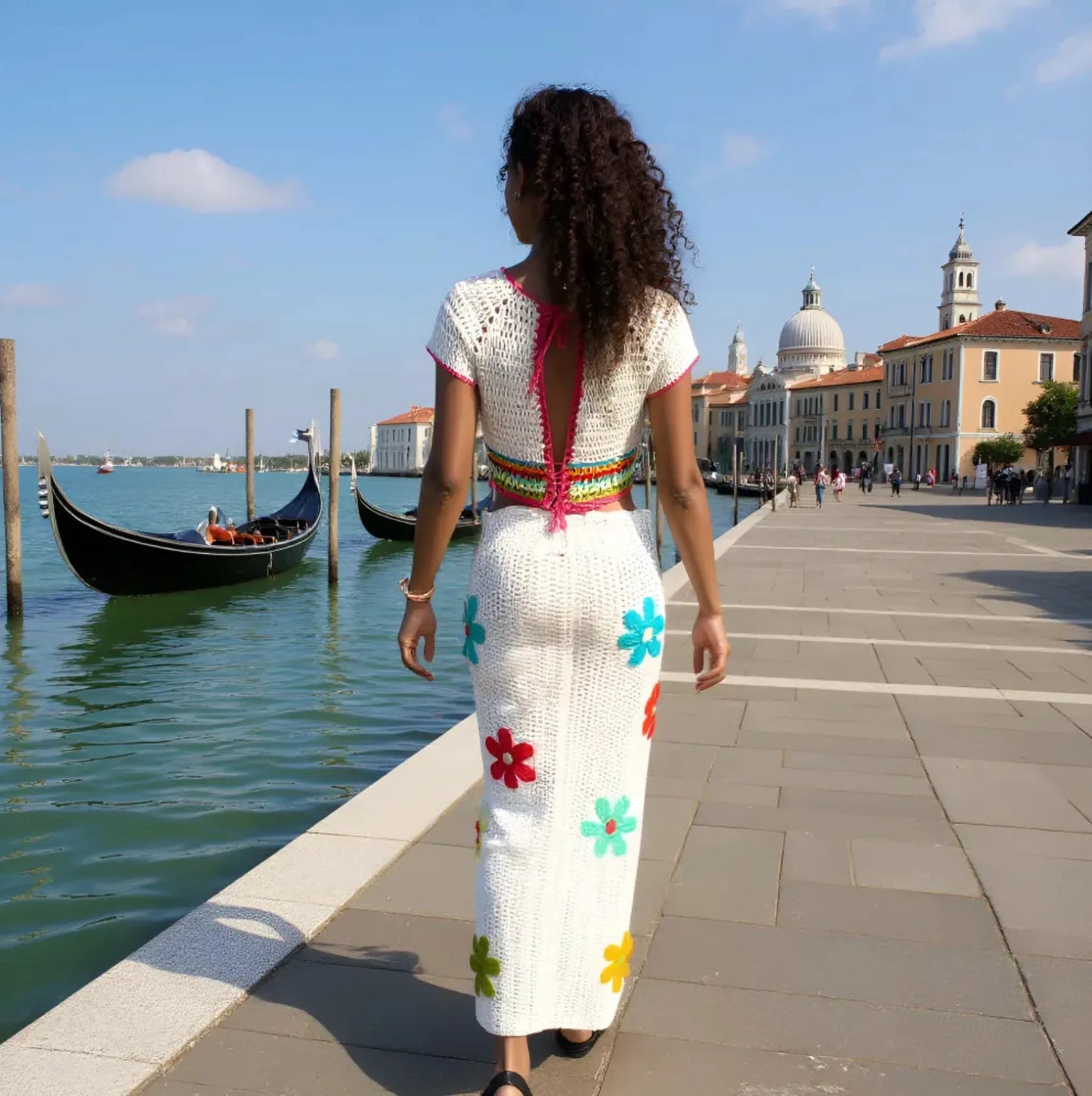 Ensemble au crochet Tiaré de Cachalabibi - vue de dos sur les quais vénitiens avec gondoles et palais historiques