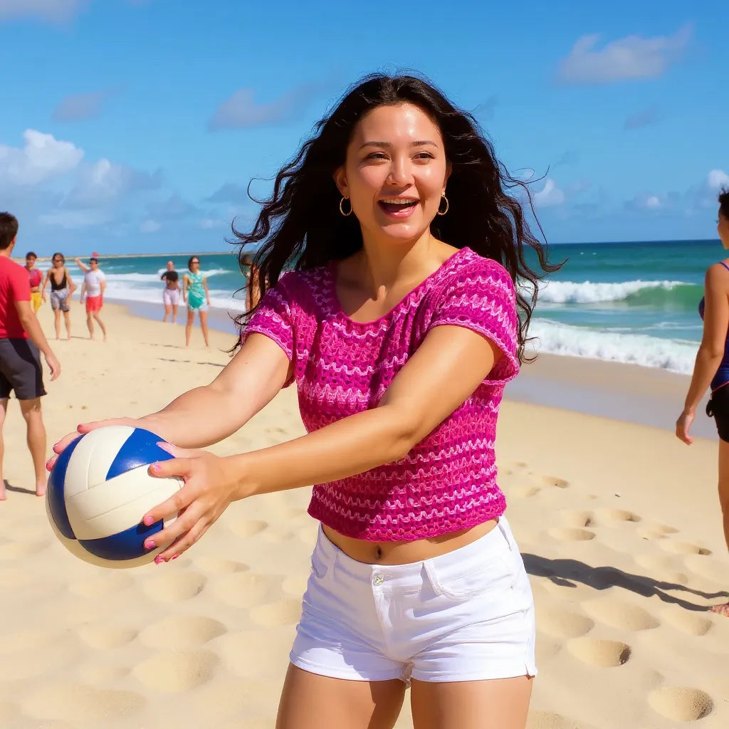 Haut au crochet Pitaya de Cachalabibi - vue de femme d'une femme qui joue au beach-volley