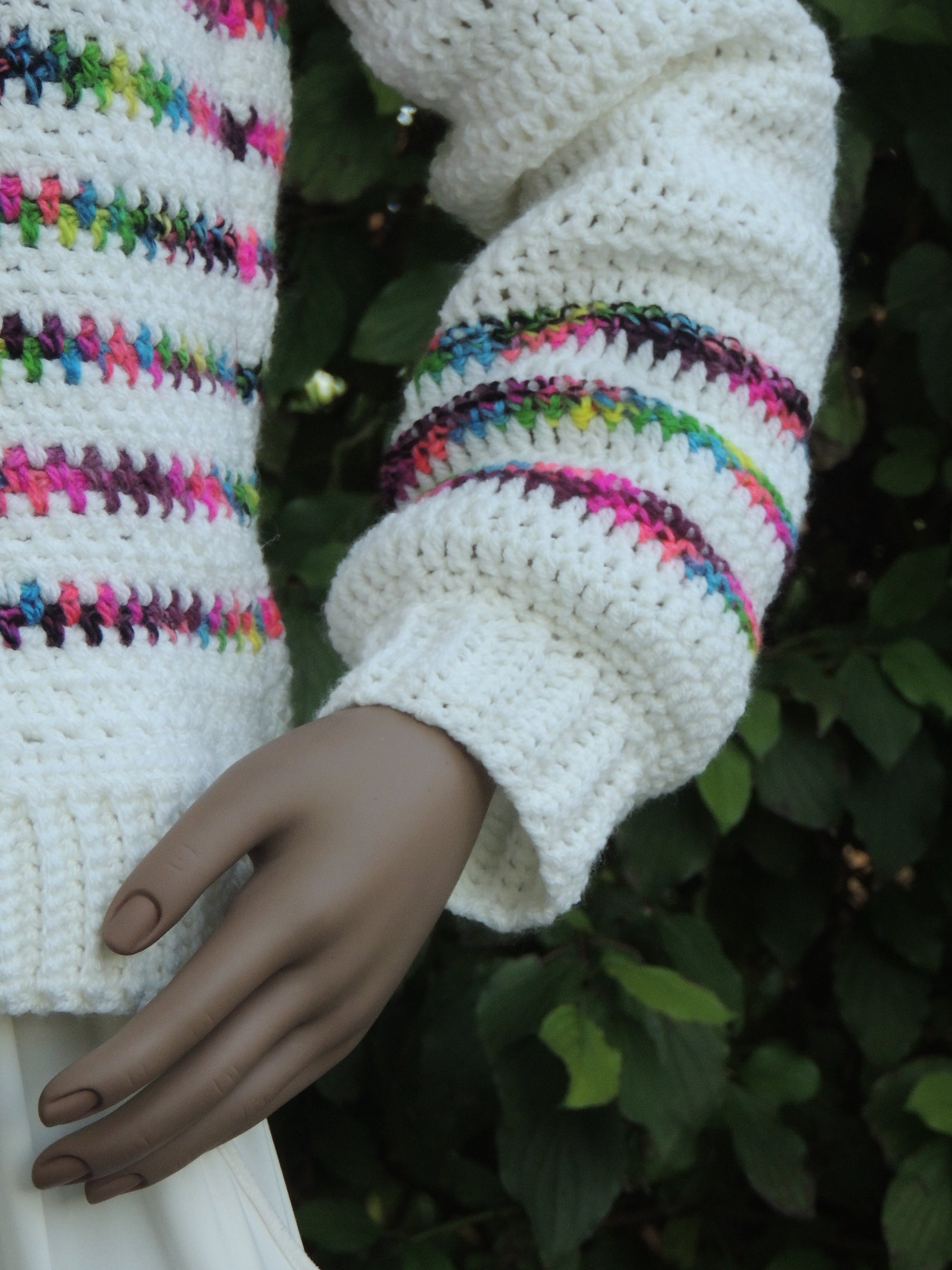 Pull au crochet fait main Madelina avec rayures multicolores