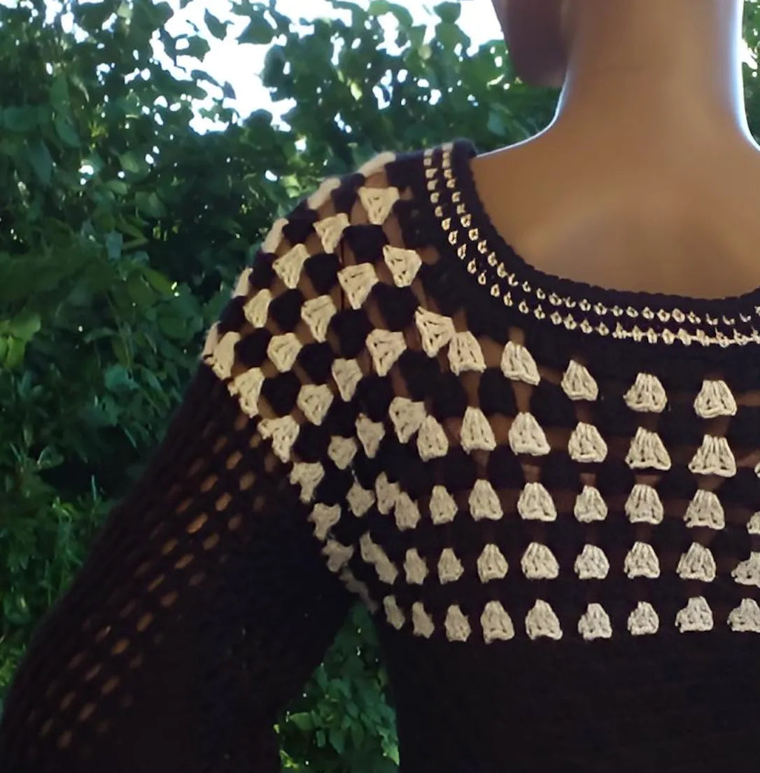 Pull au crochet Damiana de Cachalabibi - gros plan sur l'encolure