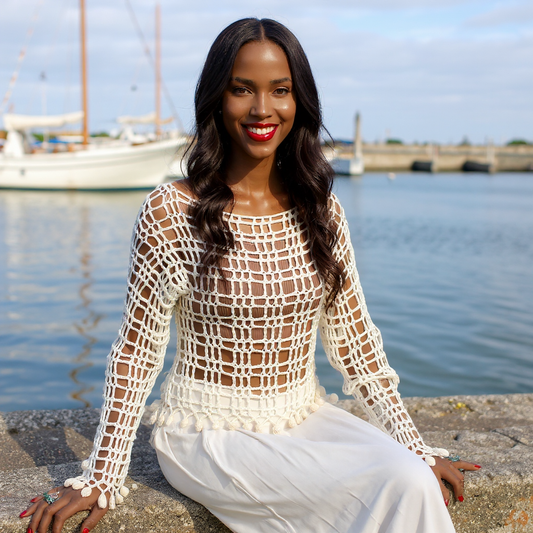 Pull au crochet Trou-Trou de Cachalabibi - Gros plan sur le motif ajouré délicat et le travail artisanal français