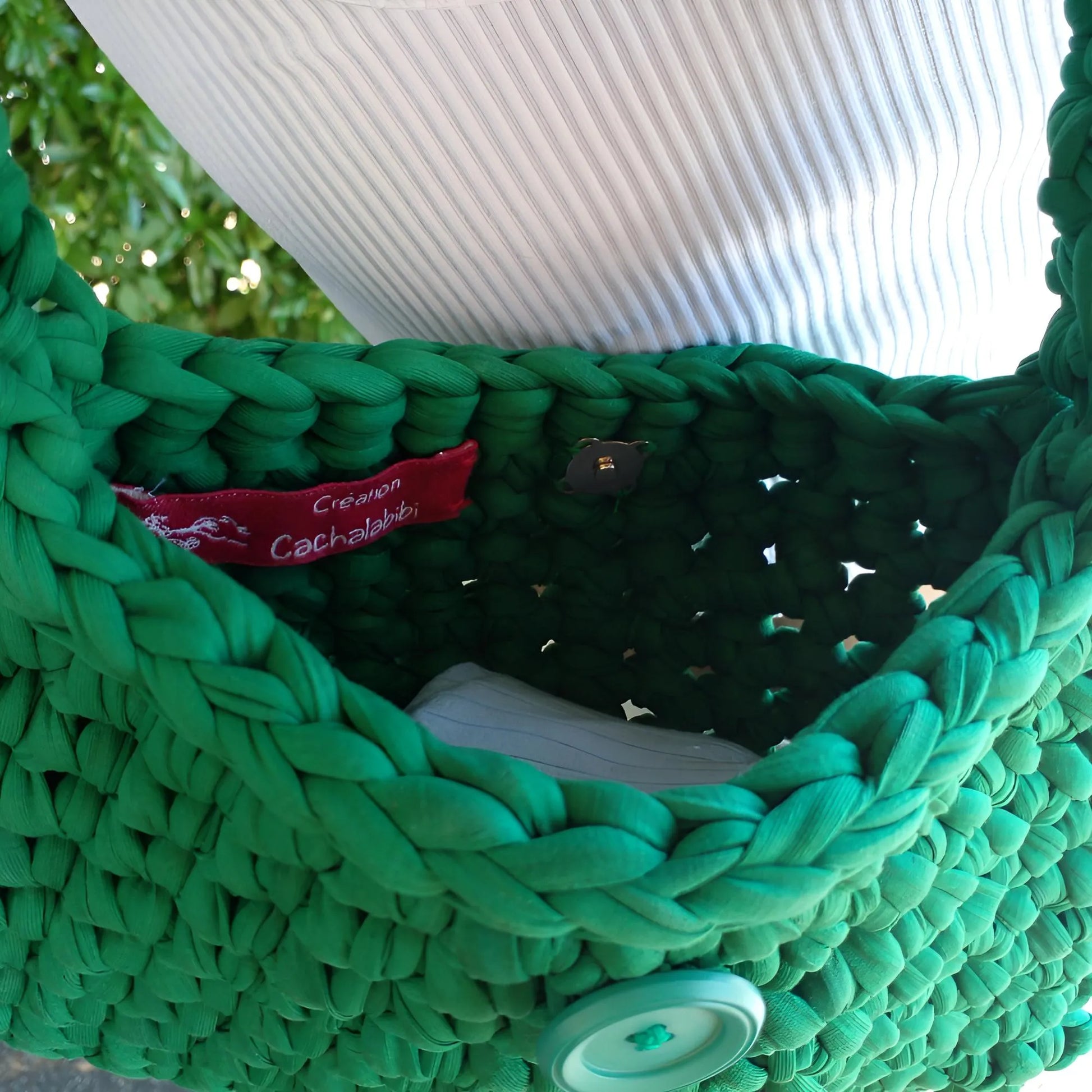 Sac à main Menta - vue intérieure montrant l'étiquette signature Création Cachalabibi rouge