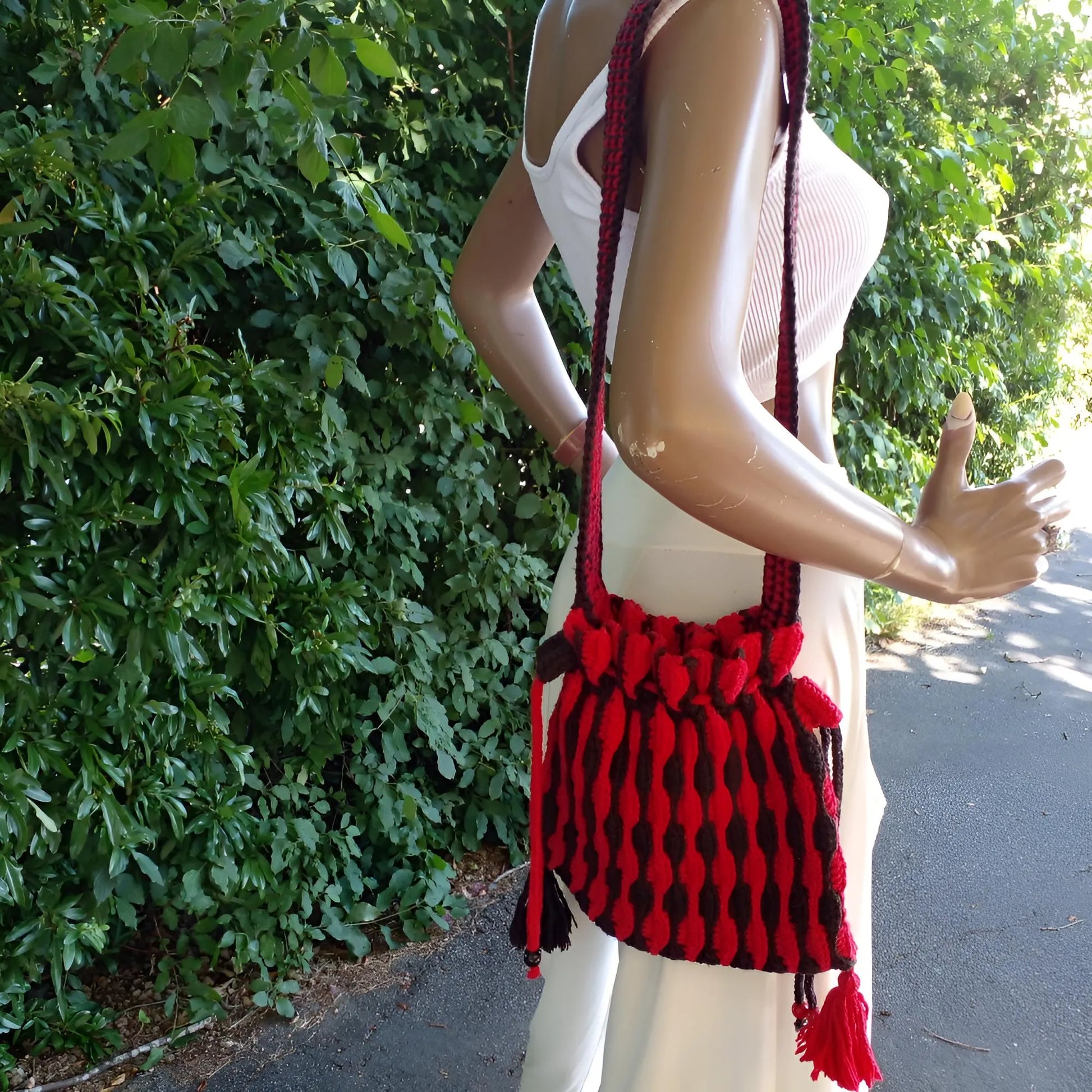 Sac à main Rossonero - gros plan sur le bas du sac montrant le point côtes vertical