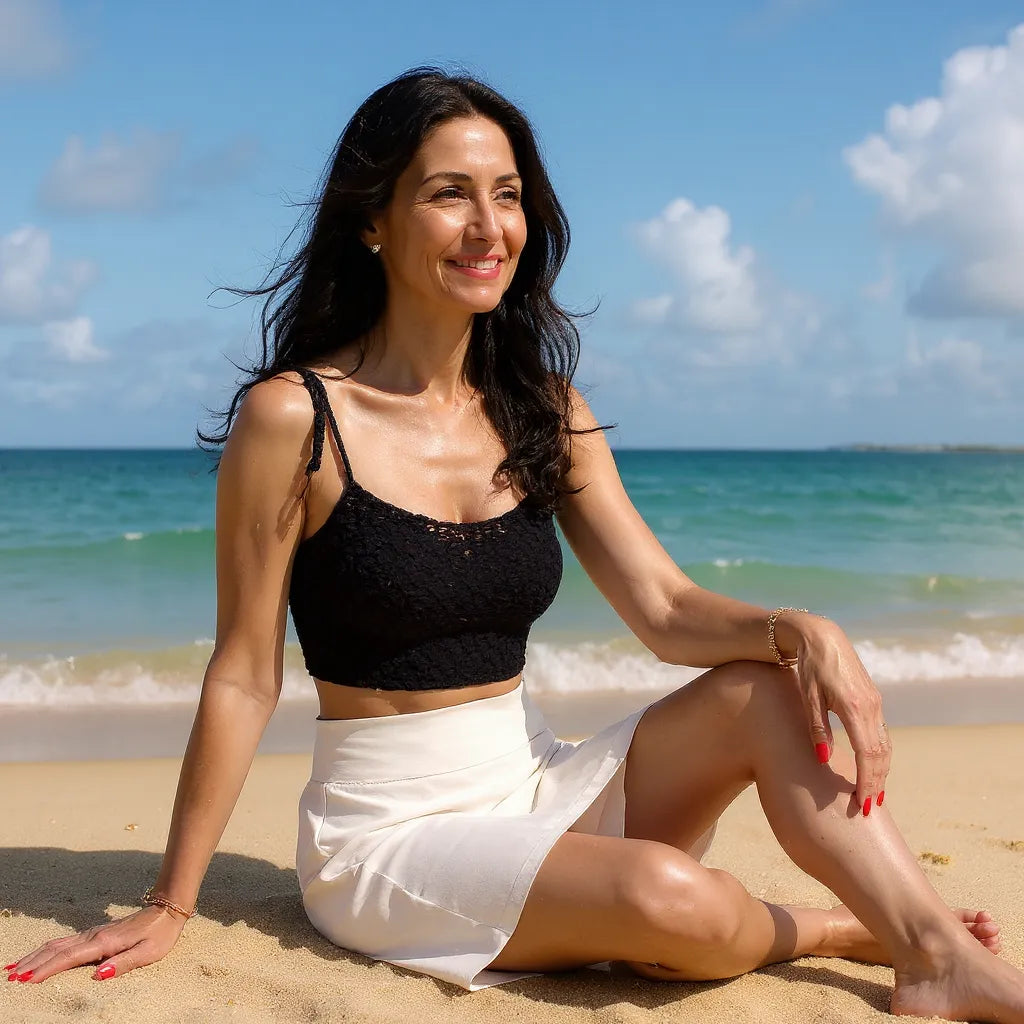 Top au crochet Blackino de Cachalabibi - détail du point de crochet et de l'encolure carrée du top