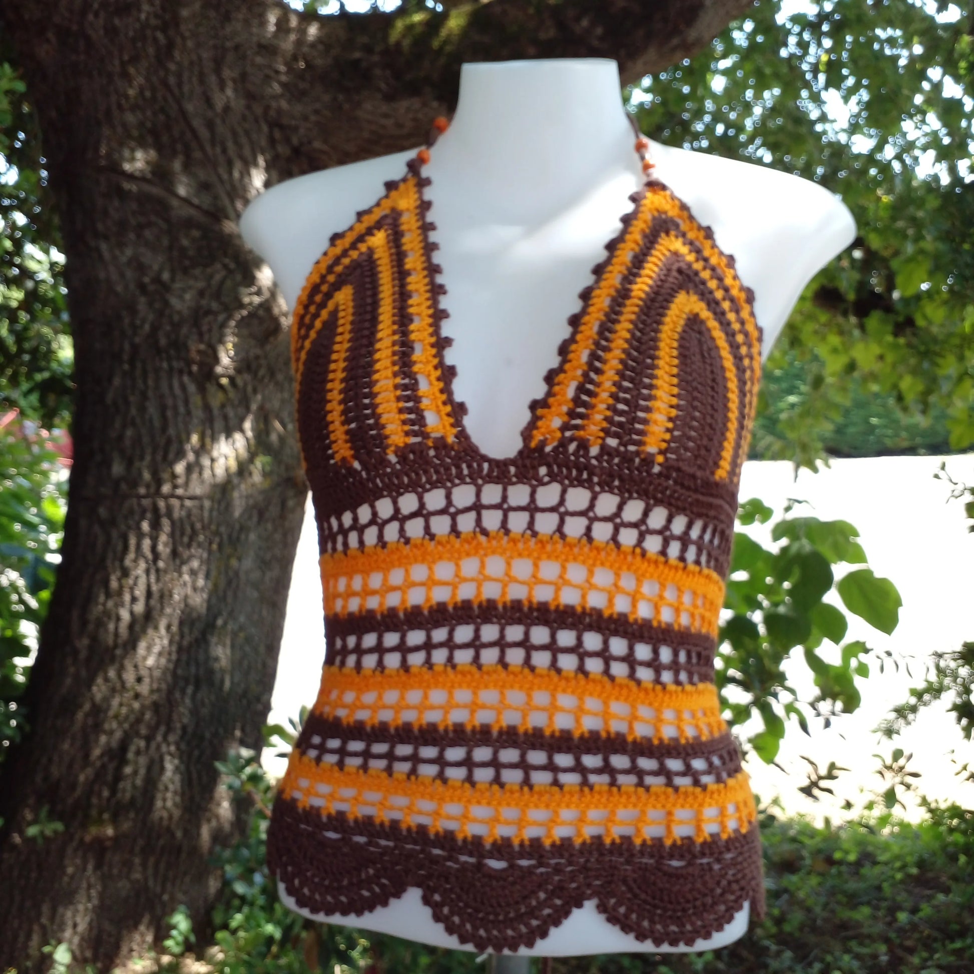 Top dos nu au crochet Choco de Cachalabibi  - vue de face sur mannequin