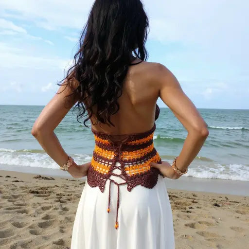 Top dos nu au crochet Choco de Cachalabibi  - détail du dos avec le laçage original de ce top