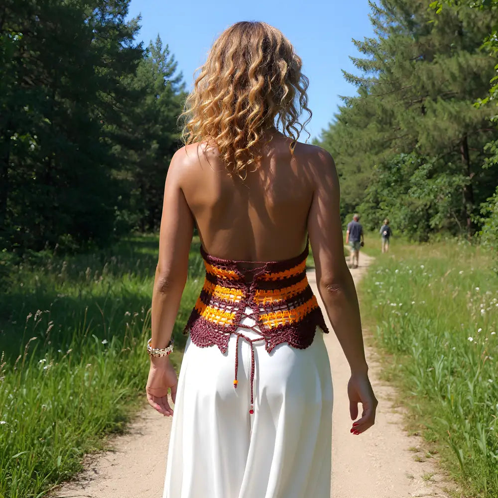 Top dos nu au crochet Choco de Cachalabibi - vue de dos pour voir précisément le laçage ajustable du top