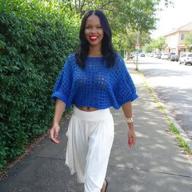 Pull au crochet Lazzuli de Cachalabibi - Vue de face portée, taille 36/38, mailles ajourées artisanales