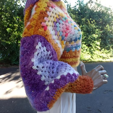 Pull au crochet Dorsoduro de Cachalabibi - Détail des manches et du dégradé de couleurs artisanal